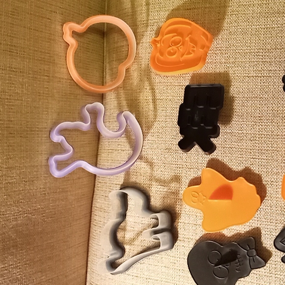 Halloween Cookie Cutters Set of 13 - Picture 4 of 5